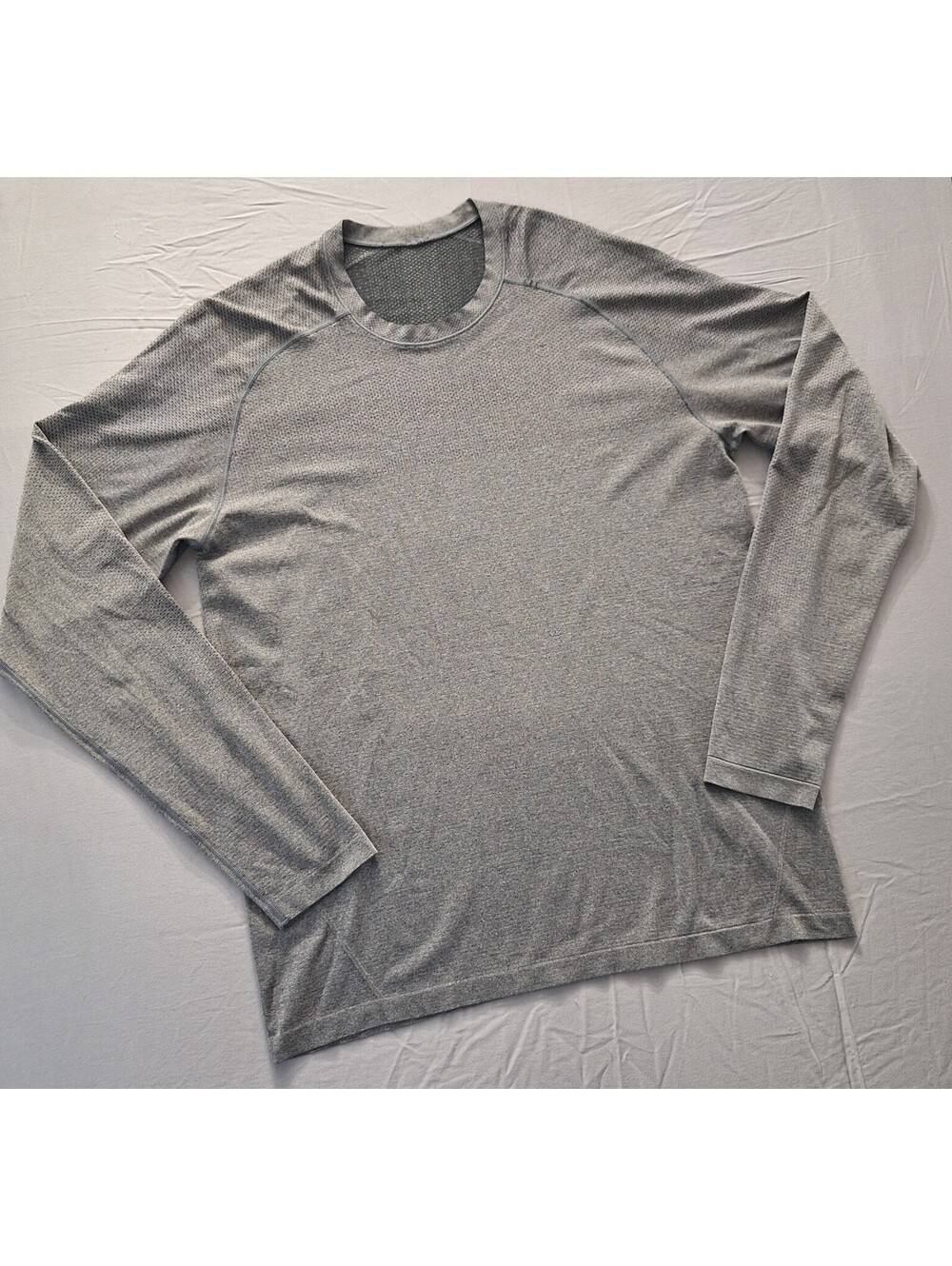 Lululemon Long Sleeve Crew Neck Performance Shirt Men’s Large Gray Stretch Tech
